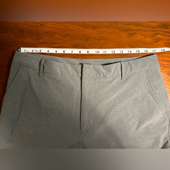 All in Motion Mens grey quick dry shorts size 36 - Picture 3 of 6